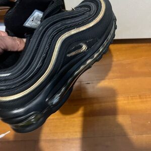 Nike Black Sneakers with Gold Details Men’s Sz 8